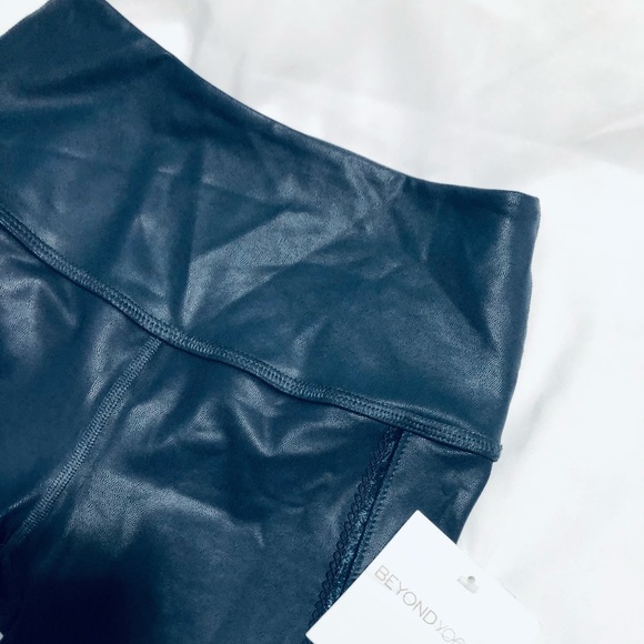 SOLD Beyond Yoga Pearlized Nocturnal Navy High Waist Leggings SZ S NWT - Picture 2 of 4